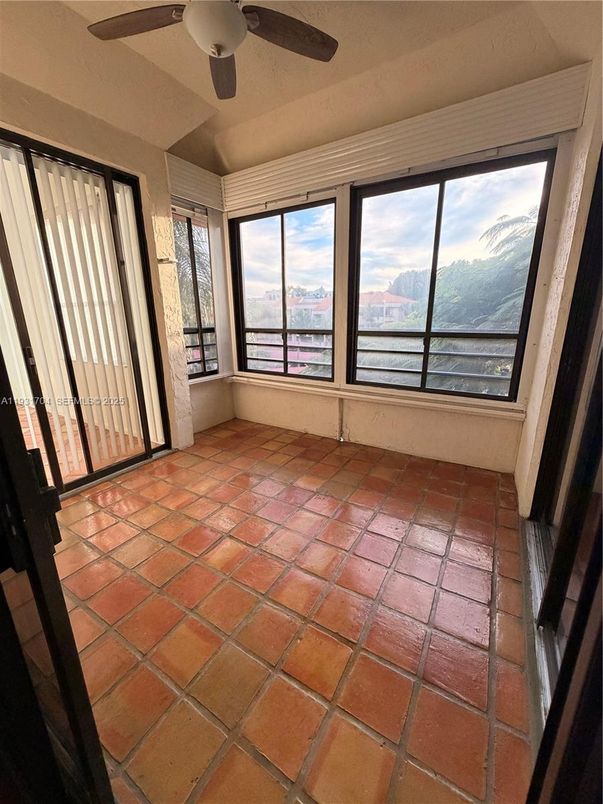 Empty room, Interior, Sun Room