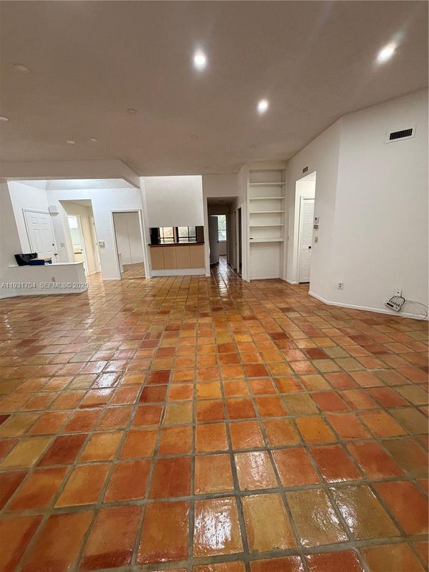 Empty room, Interior, Recessed Lighting