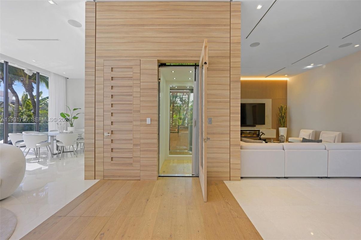 Dining room, Interior, Living room, Recessed Lighting, Wood Texture Flooring, Wooden Walls