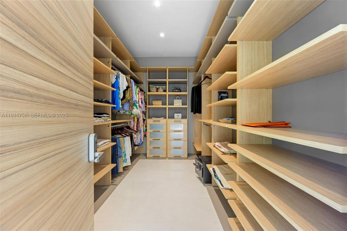 Interior, Recessed Lighting, Walk-in Closets