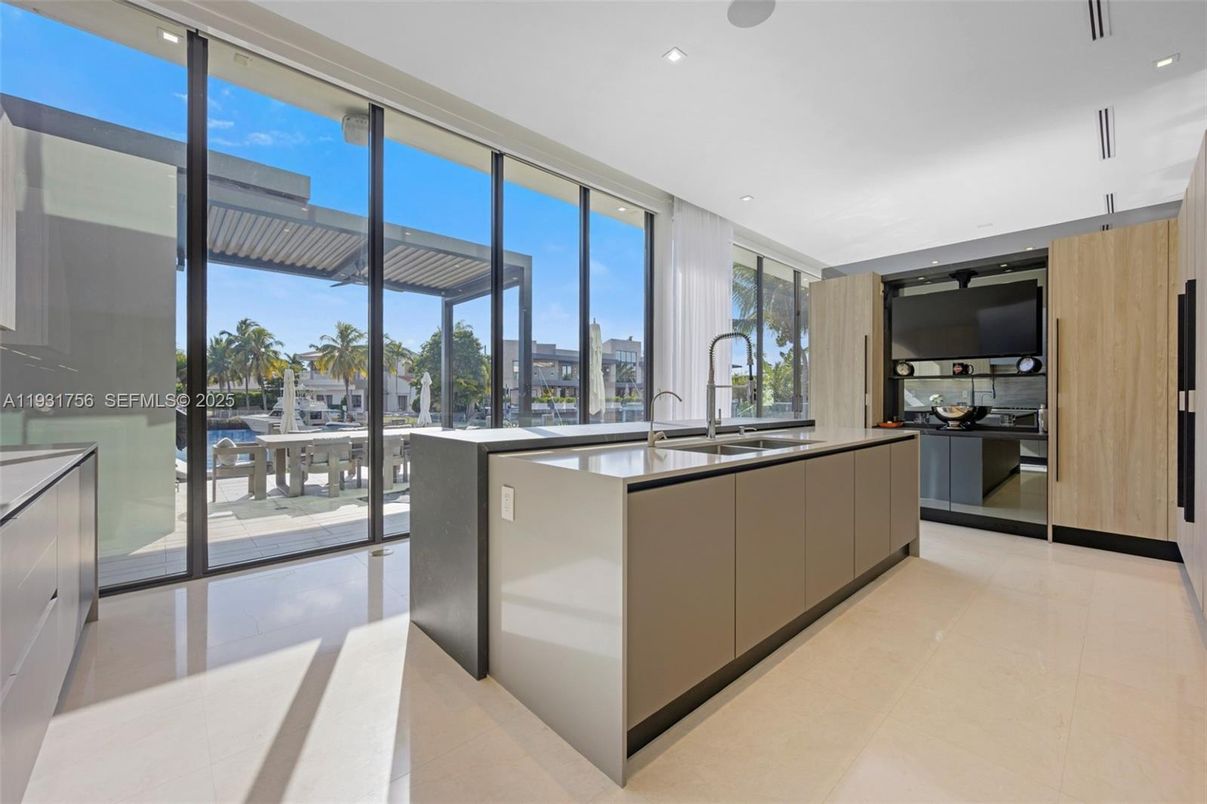 Interior, Kitchen, Recessed Lighting, Water