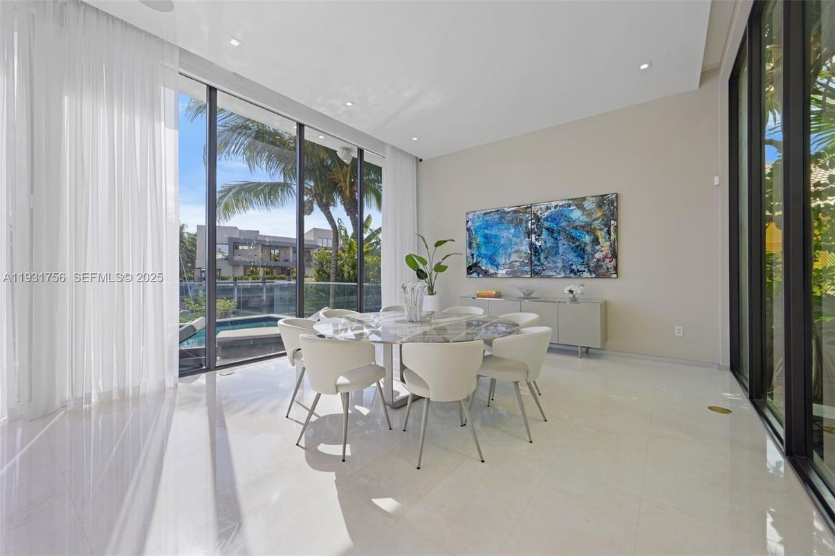 Dining room, Interior, Recessed Lighting
