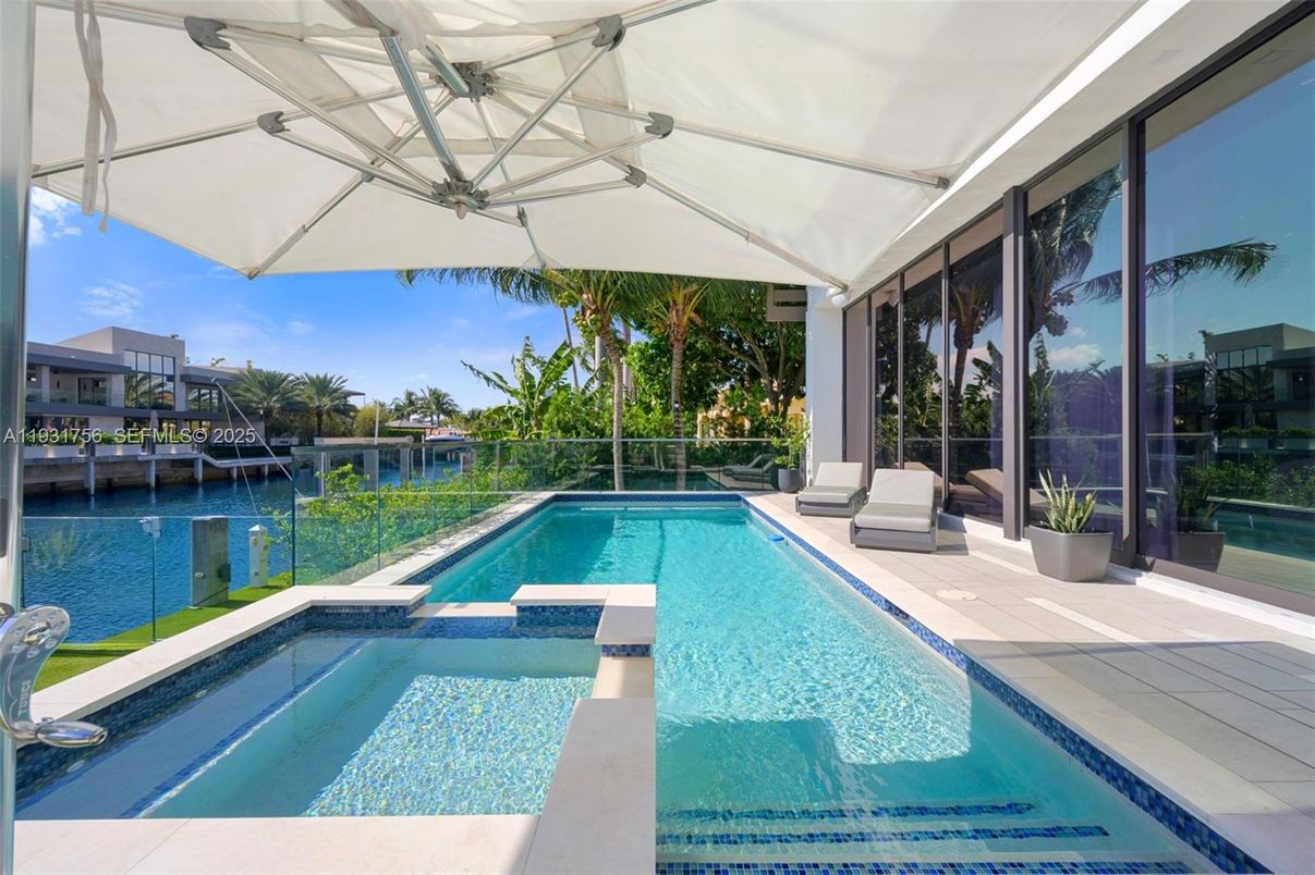 Exterior, Pool, Water