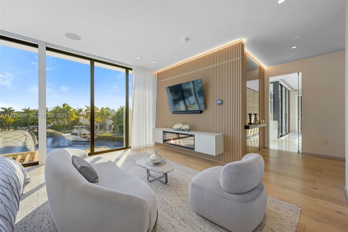 Interior, Living room, Recessed Lighting, Water, Wood Texture Flooring