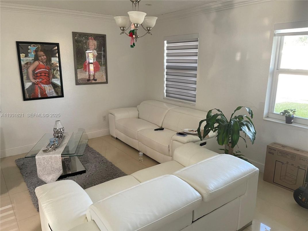 Chandelier, Interior, Living room
