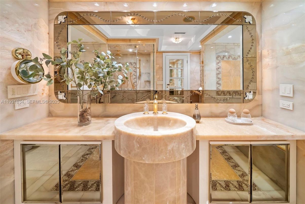 Bathroom, Interior, Recessed Lighting