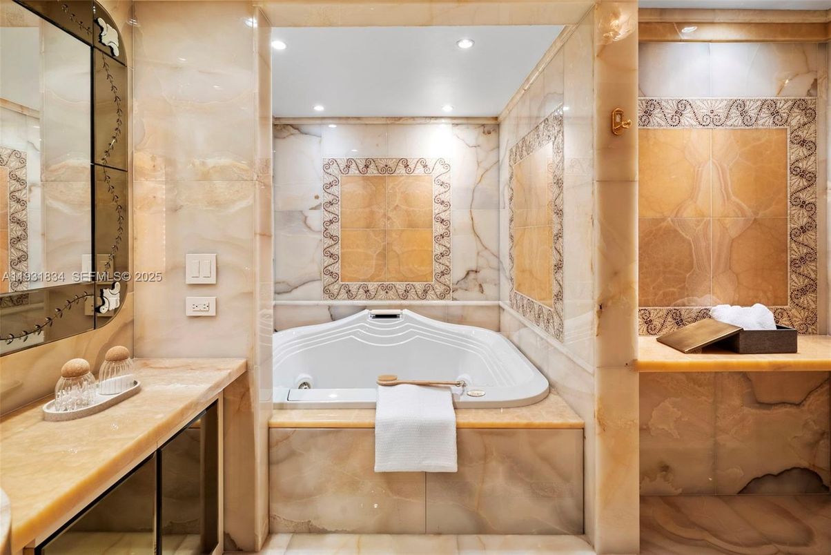 Bathroom, Interior, Recessed Lighting