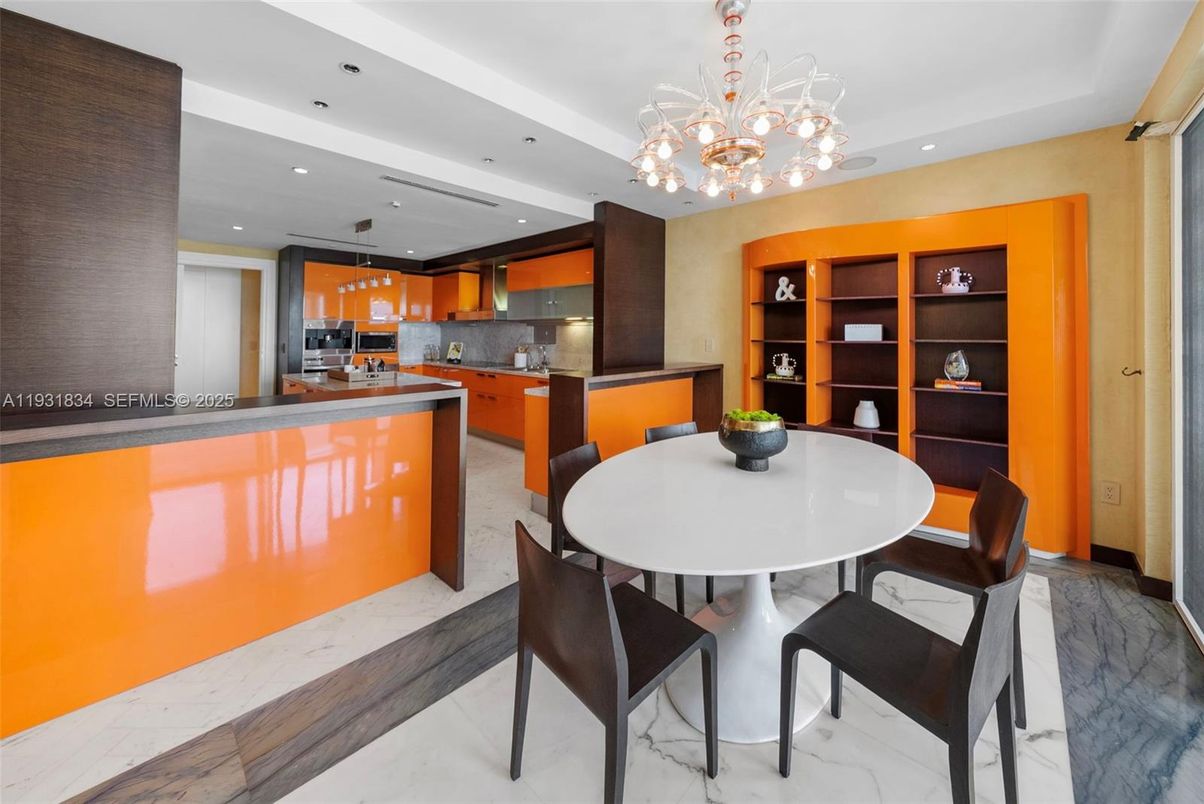 Chandelier, Dining room, Interior, Kitchen, Marble, Recessed Lighting, Stainless Steel Appliances