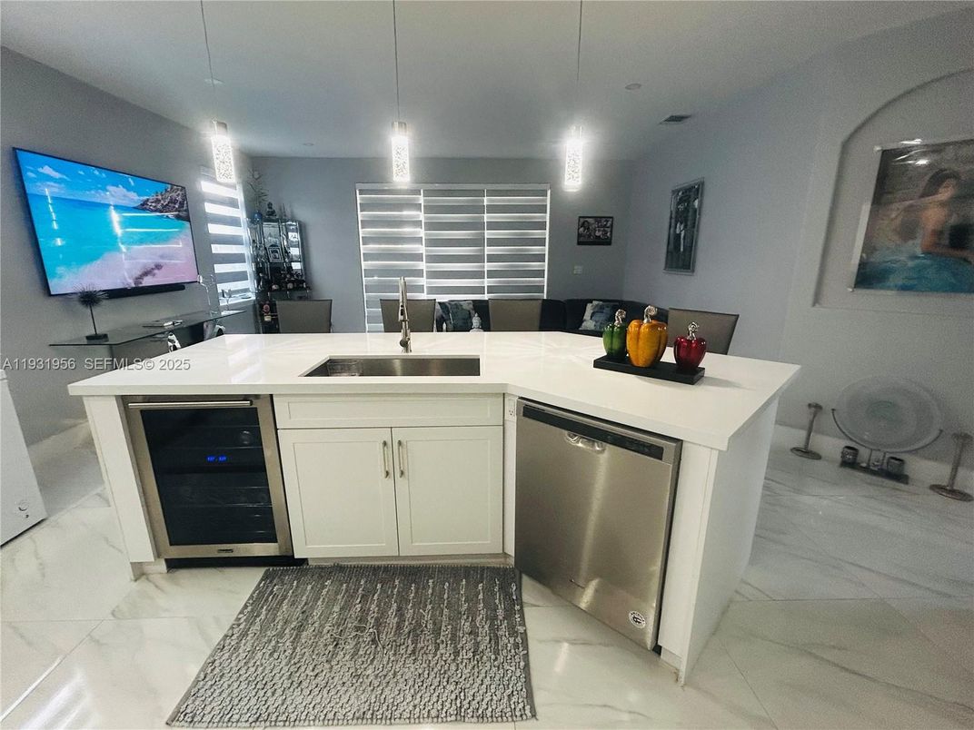 Dining room, Interior, Marble