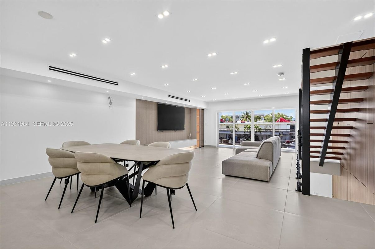 Dining room, Interior, Recessed Lighting