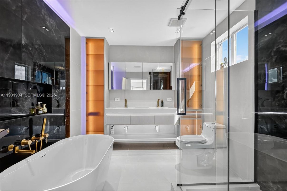 Bathroom, Free Standing Baths, Interior, Recessed Lighting