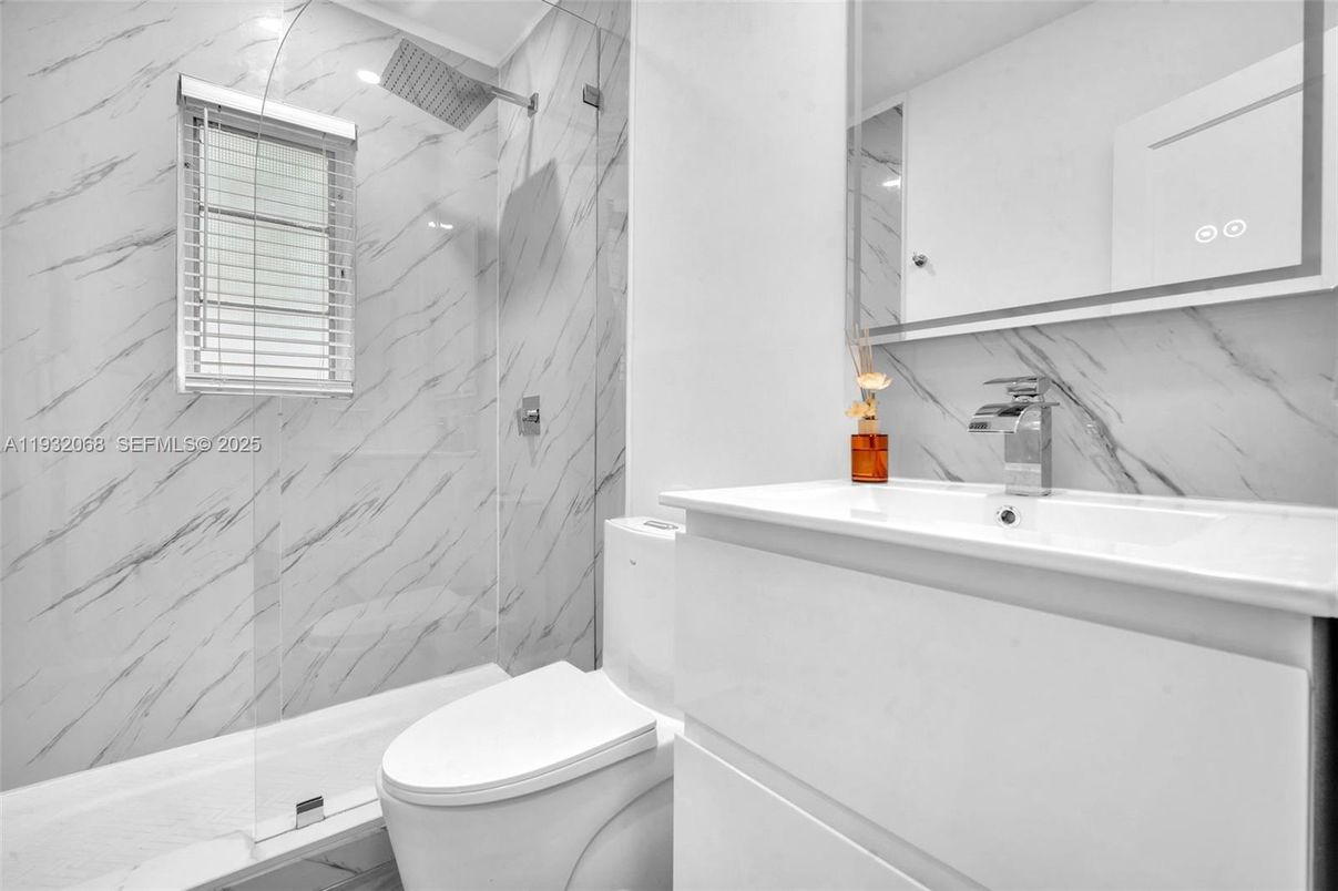 Bathroom, Interior, Marble Walls