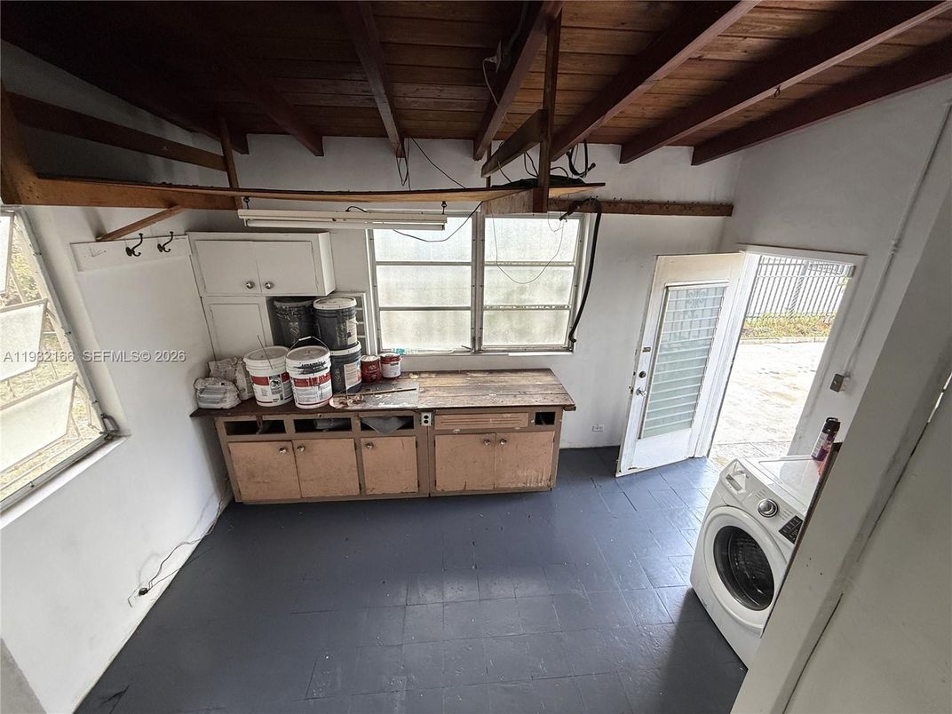 Interior, Washer, Wooden Beams, Wooden Ceilings