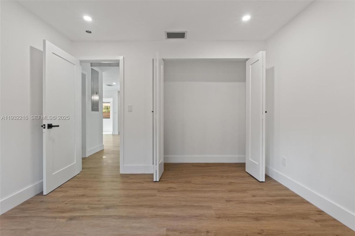 Empty room, Interior, Recessed Lighting, Wood Texture Flooring
