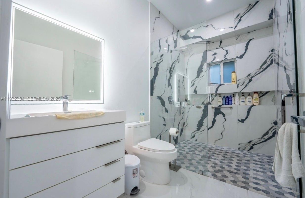 Bathroom, Interior, Marble Walls, Recessed Lighting