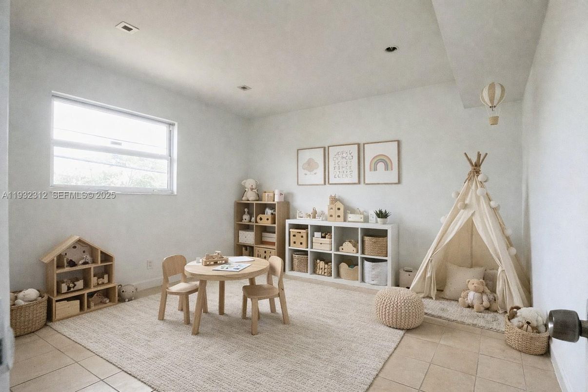 Dining room, Interior, Recessed Lighting