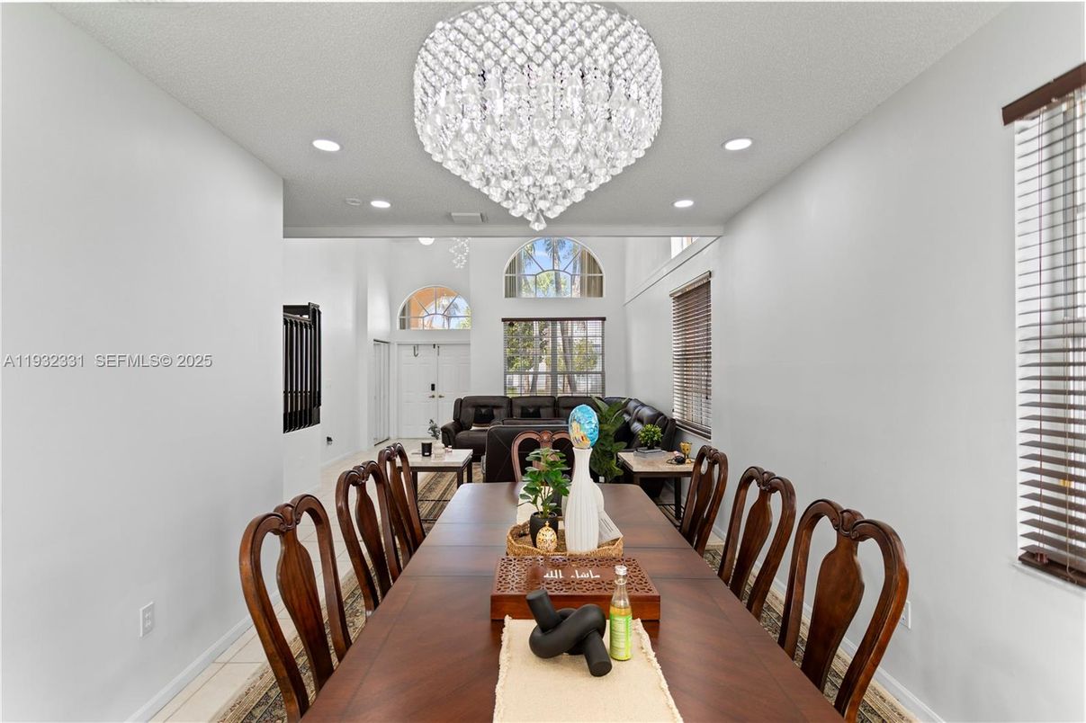 Chandelier, Dining room, Interior, Living room, Recessed Lighting