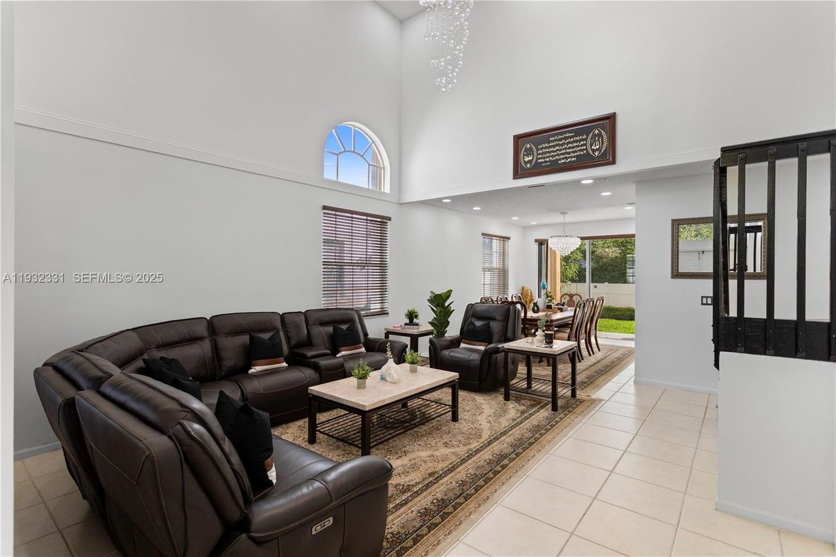Chandelier, Dining room, Interior, Living room, Recessed Lighting
