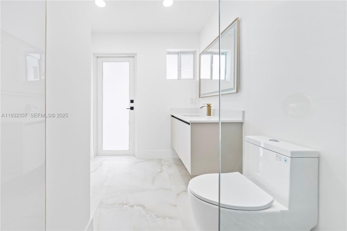 Bathroom, Interior, Marble, Recessed Lighting