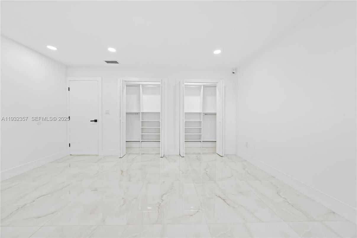 Empty room, Interior, Marble, Recessed Lighting