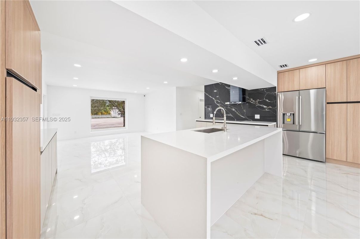 Interior, Kitchen, Marble, Marble Walls, Recessed Lighting