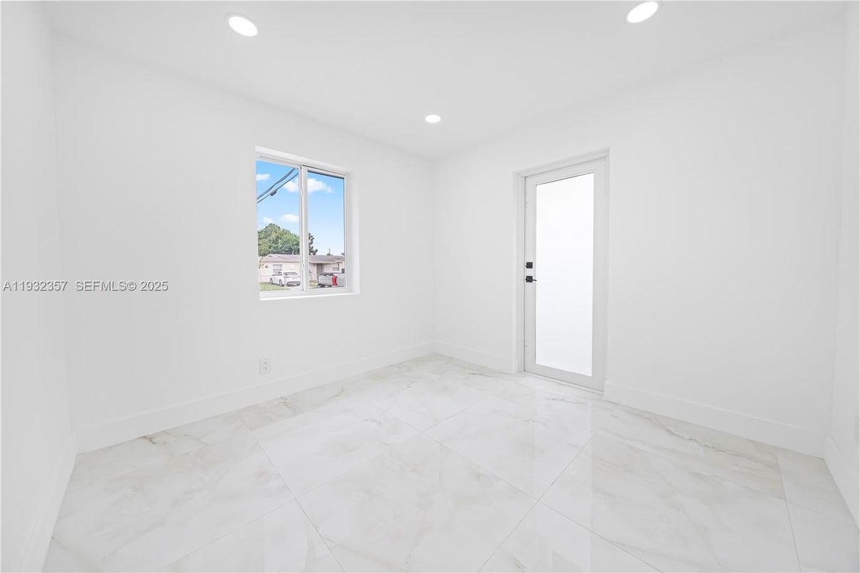 Empty room, Interior, Marble, Recessed Lighting