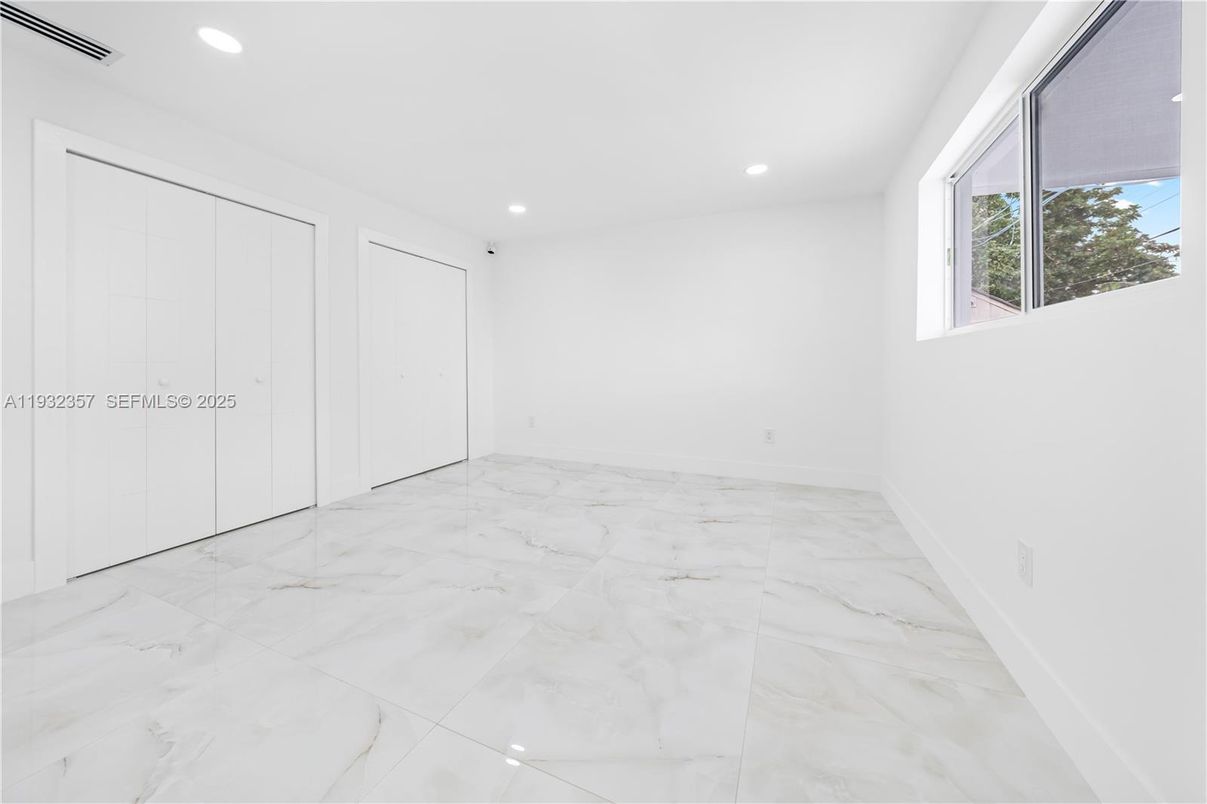 Empty room, Interior, Marble, Recessed Lighting