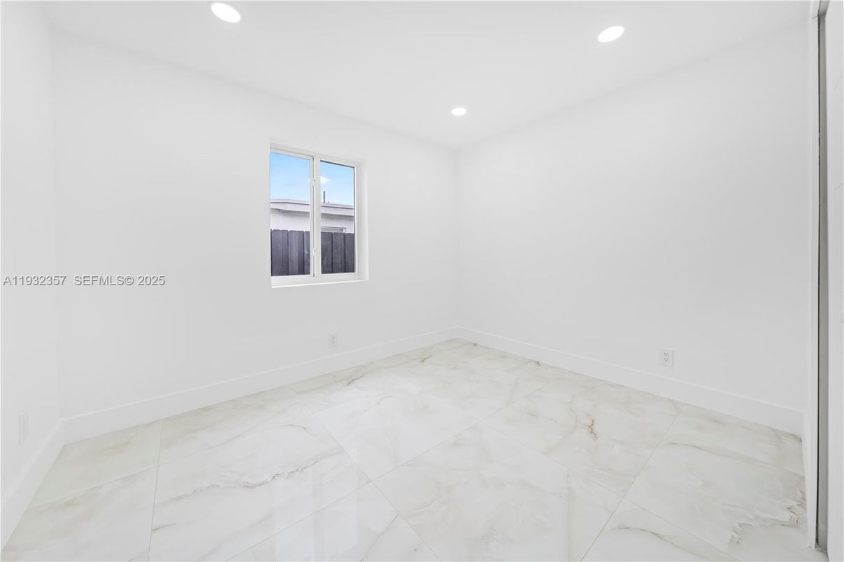 Empty room, Interior, Marble, Recessed Lighting