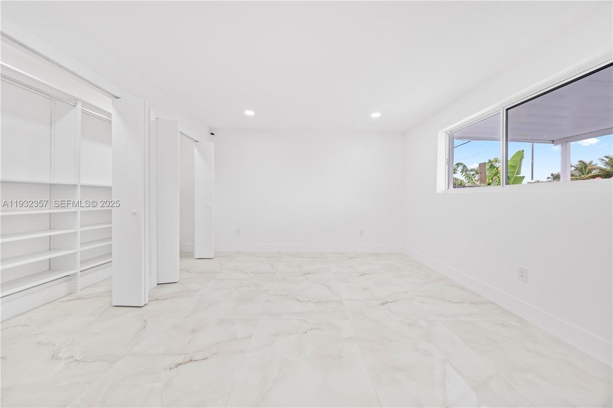 Empty room, Interior, Marble, Recessed Lighting