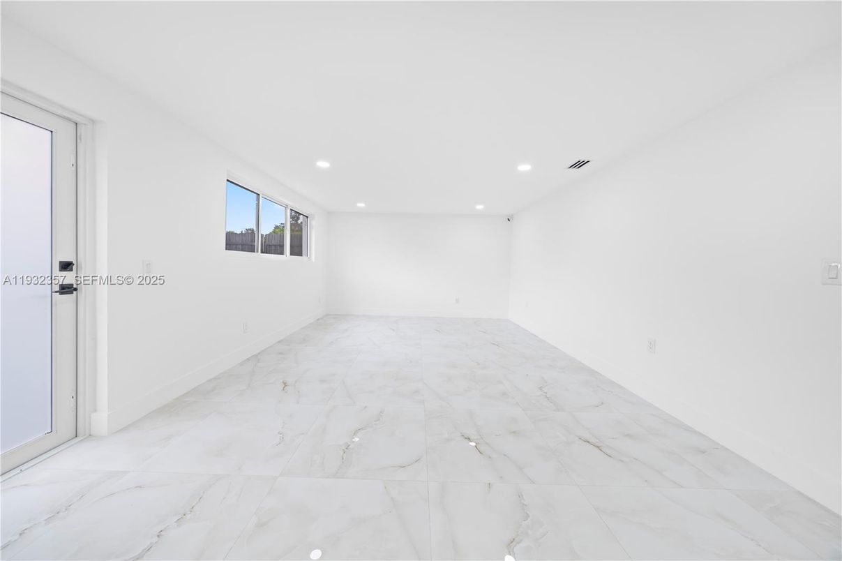 Empty room, Interior, Marble, Recessed Lighting