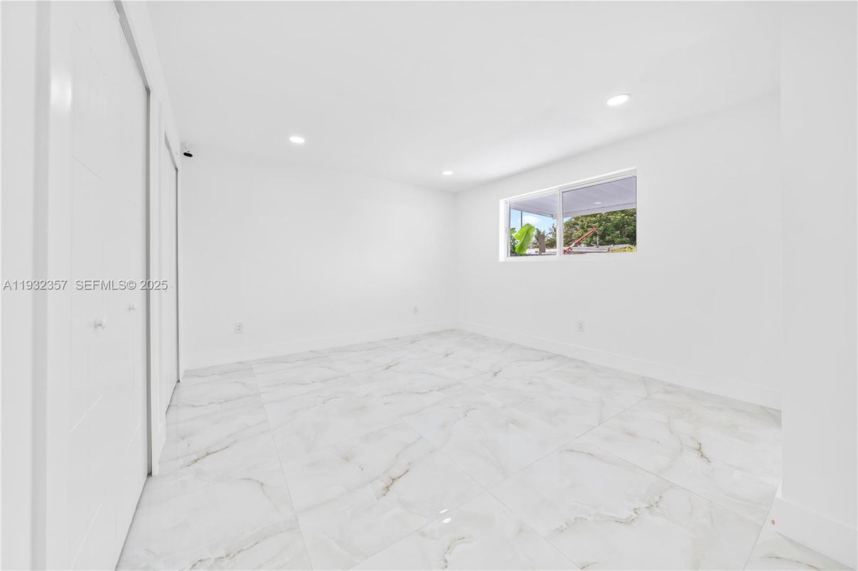 Empty room, Interior, Marble, Recessed Lighting