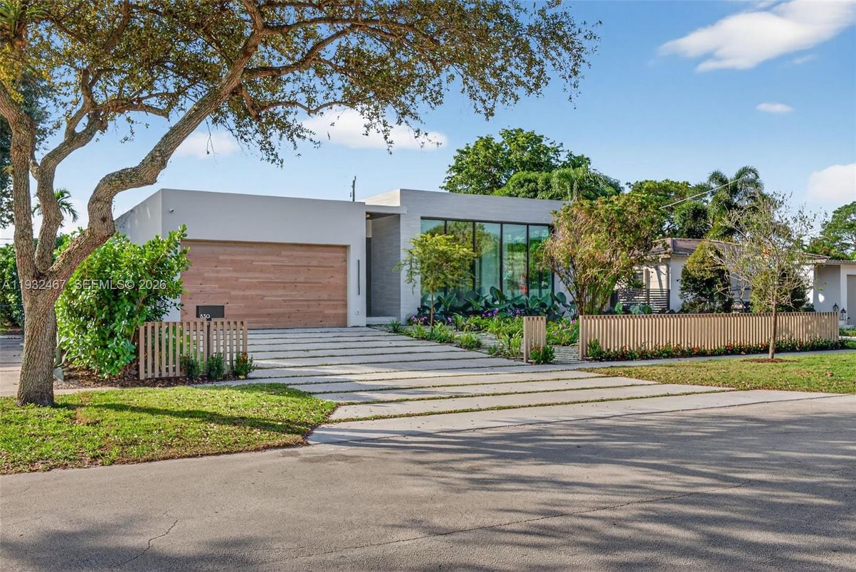 Attached, Backyard, Exterior, Facade, Modern