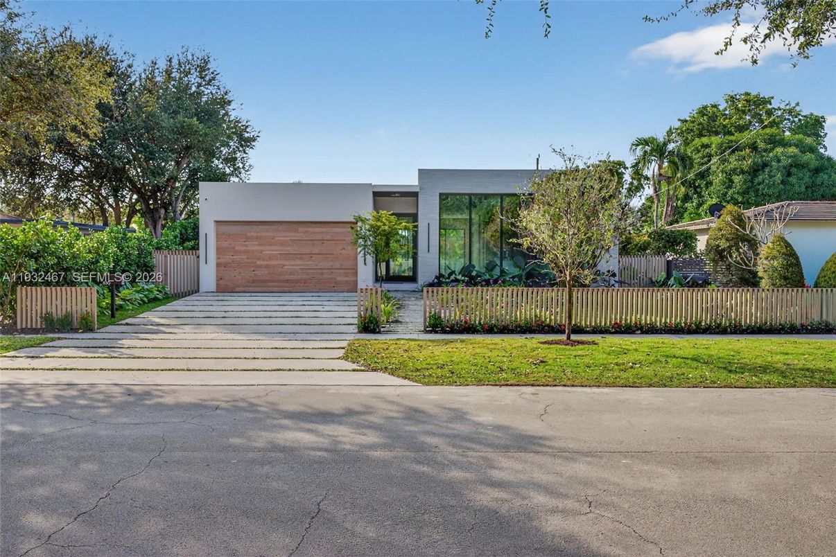 Attached, Exterior, Facade, Modern