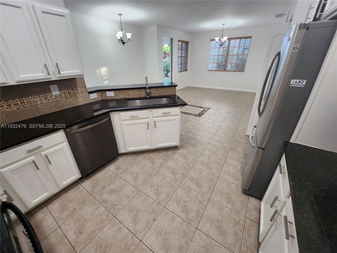 Chandelier, Interior, Kitchen