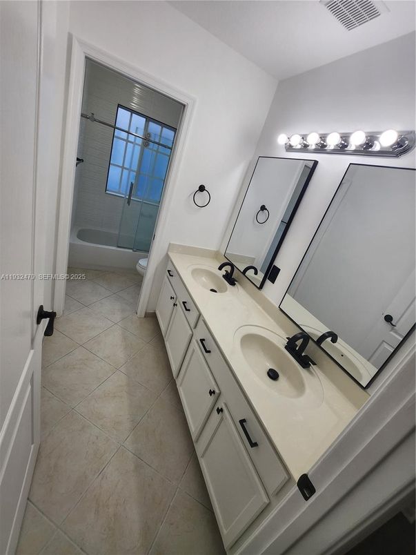 Bathroom, Dual Sink Vanities, Interior