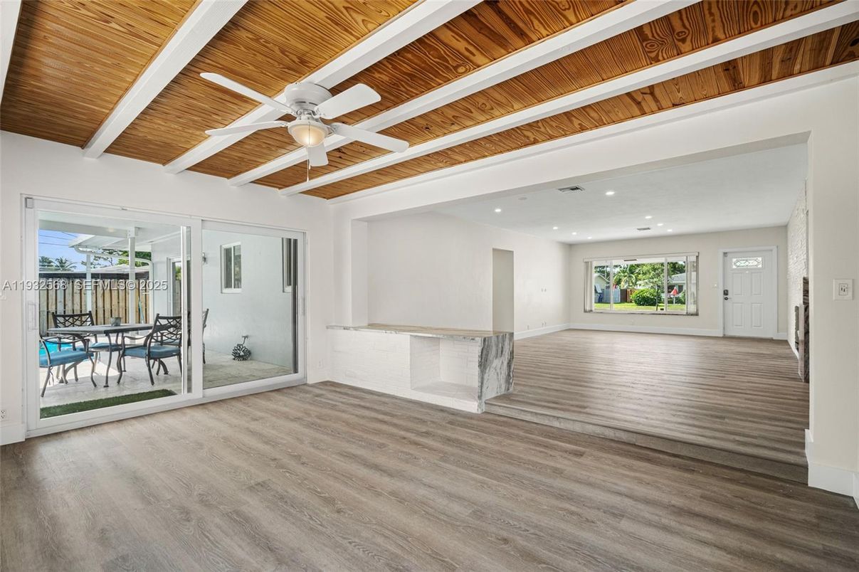 Empty room, Interior, Recessed Lighting, Wooden Ceilings, Wood Texture Flooring