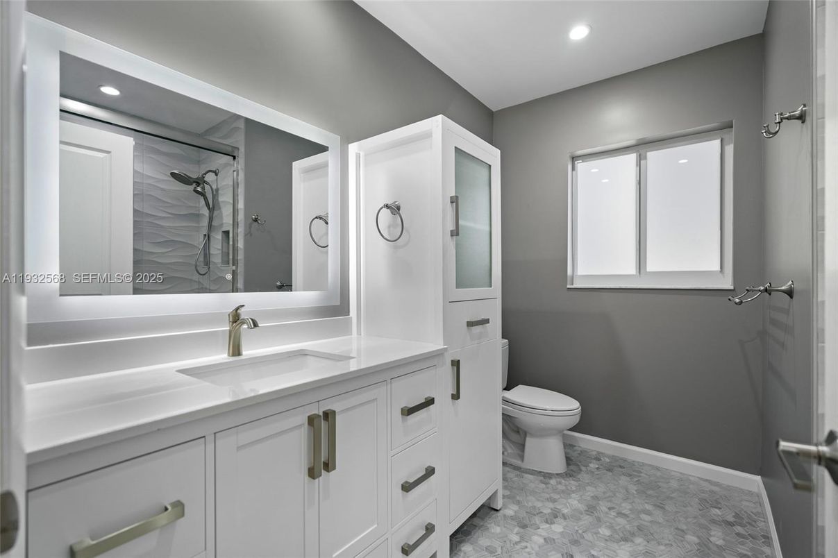 Bathroom, Interior, Recessed Lighting