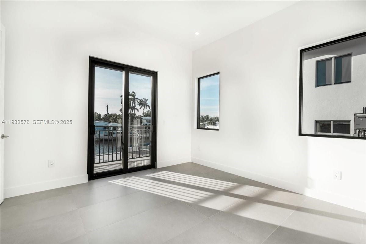 Empty room, Interior, Recessed Lighting, Water