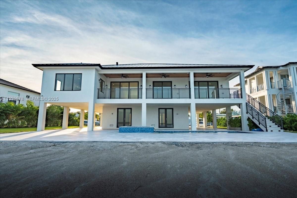 Exterior, Facade, Modern