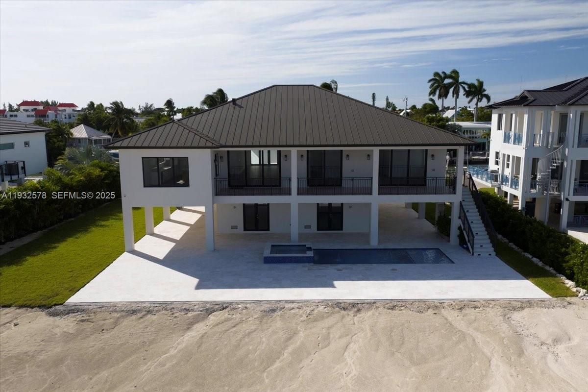 Backyard, Exterior, Facade, Modern