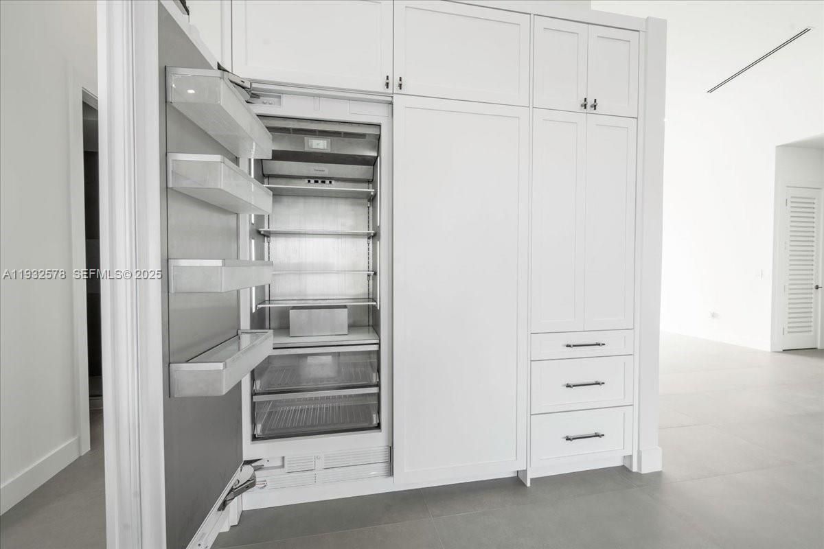 Interior, Stainless Steel Appliances