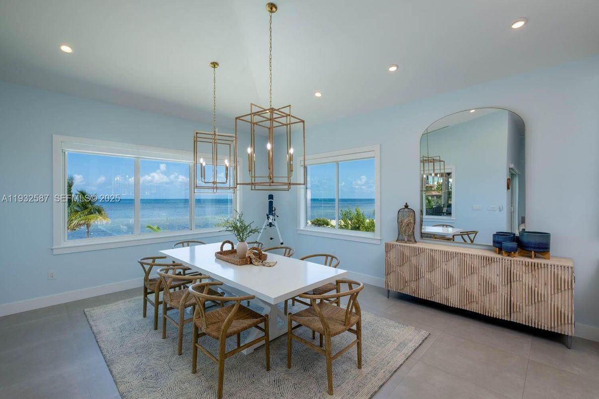 Dining room, Interior, Pendant Lights, Recessed Lighting, Water