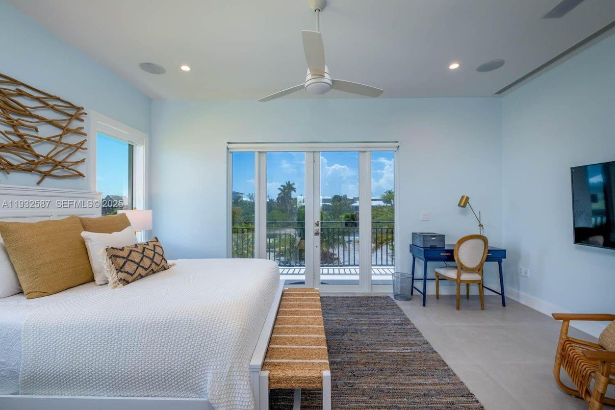 Bedroom, Interior, Recessed Lighting, Water