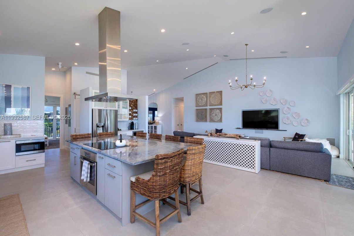Chandelier, Interior, Kitchen, Living room, Recessed Lighting, Stainless Steel Appliances