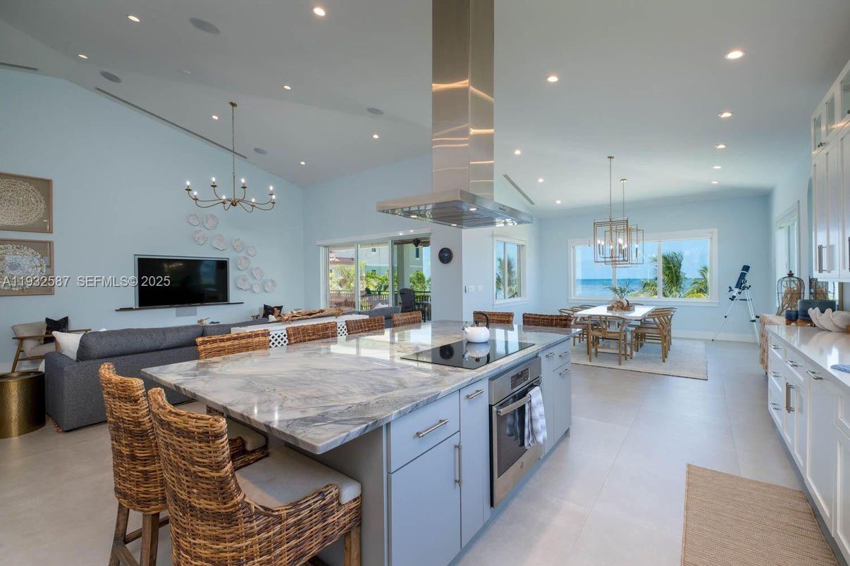 Chandelier, Dining room, Interior, Kitchen, Living room, Pendant Lights, Recessed Lighting