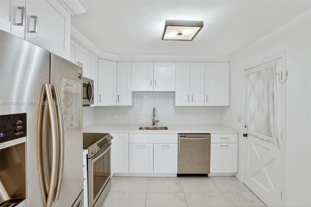 Interior, Kitchen, Marble, Stainless Steel Appliances