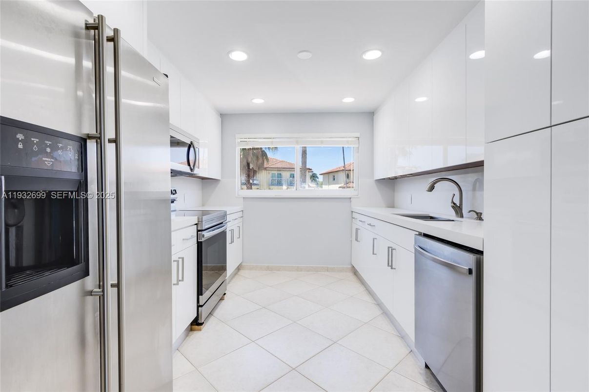 Interior, Kitchen, Recessed Lighting, Stainless Steel Appliances, Water