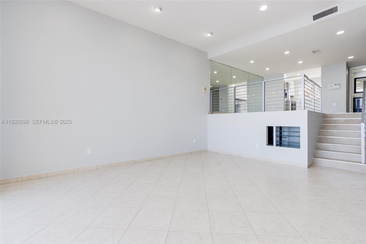 Empty room, Interior, Recessed Lighting