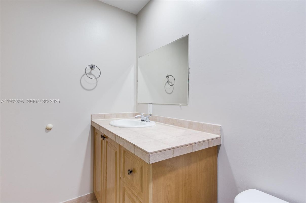 Bathroom, Interior, Tile Countertops