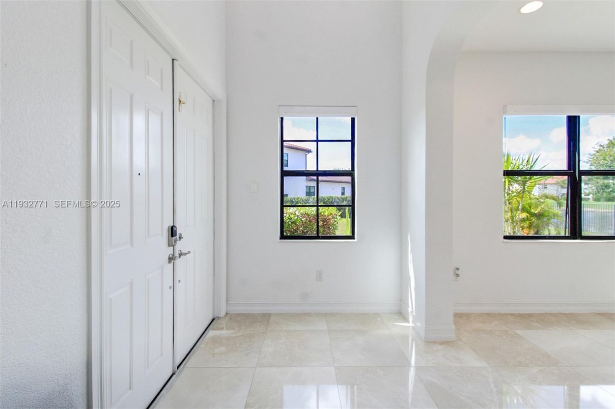 Empty room, Interior, Recessed Lighting